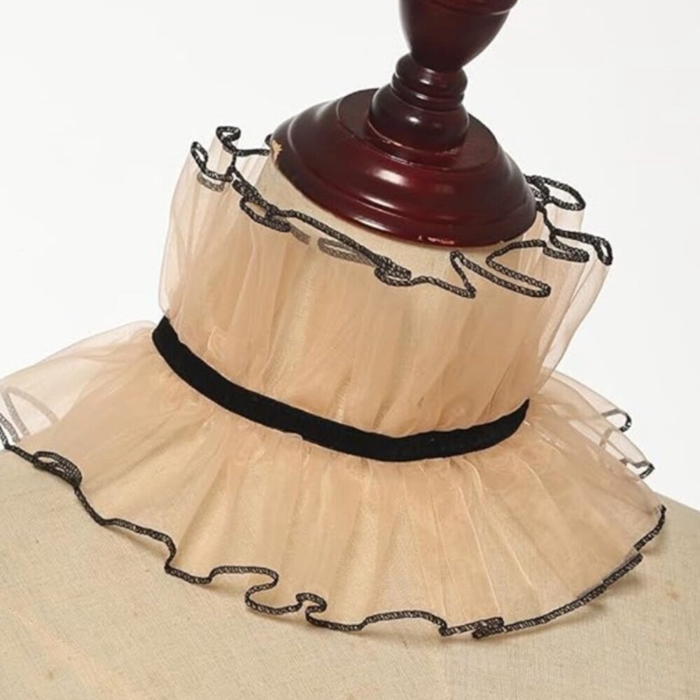 Women's Renaissance Ruff  Cream Collar - Picture 3 of 6